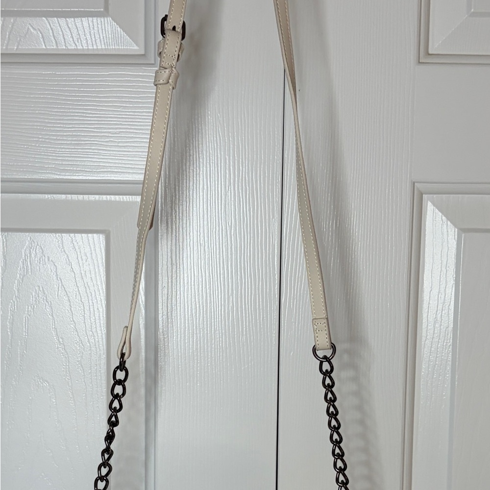 Betsy Johnson XOSybilg Gummy Bear Crossbody - Picture 8 of 13